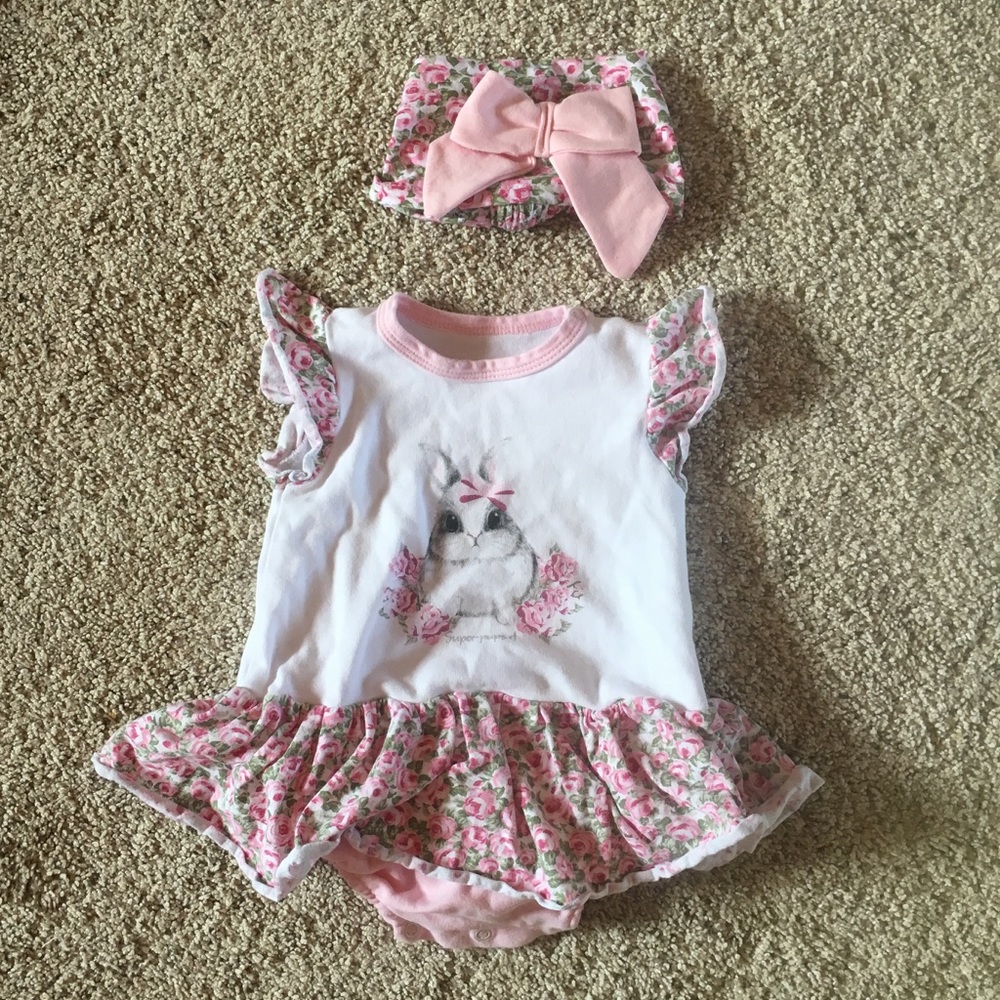 Handmade 100% cotton baby bodysuit with bunnie
